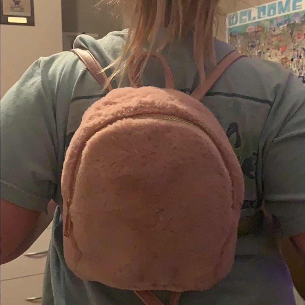 Mini back pack, I am accepting offers